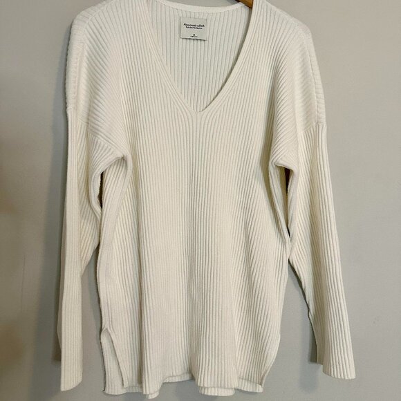Abercrombie & Fitch Soft A&F Ribbed Knit V-Neck Sweater - Medium - Picture 1 of 4